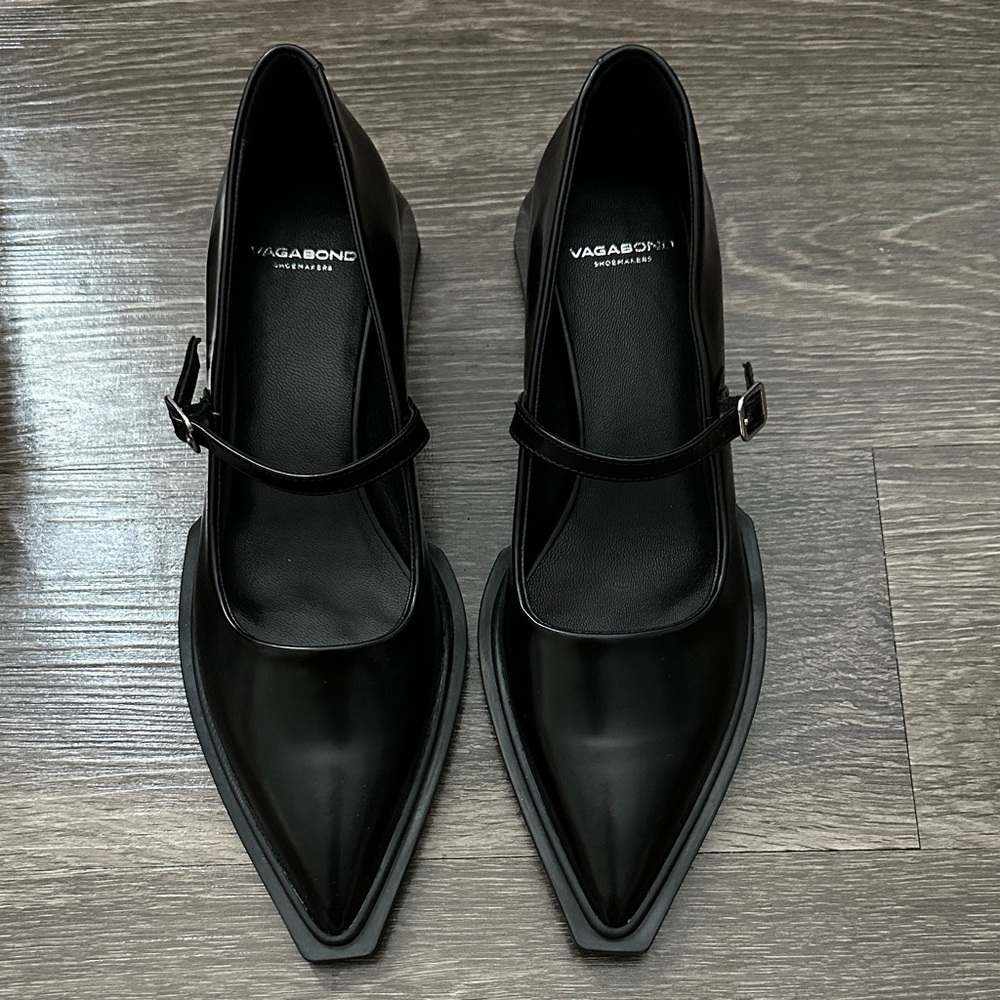Vagabond Black Pointed Mary Jane Heels